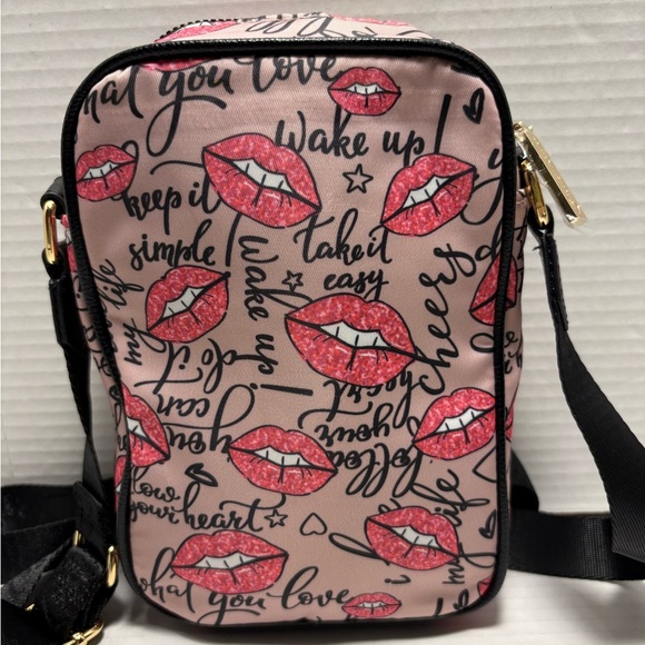 Betsey Johnson Lips Print Crossbody Bag - Picture 5 of 7